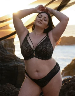 BH "Valerie On Fire" Black -Angebote SUGARSHAPE Store sugarshape bh valerie on fire black front editorial single full 3