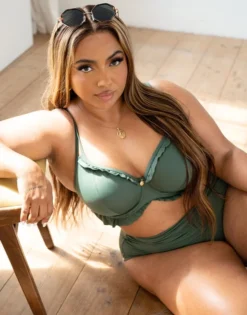 Bikini-High-Waist-Panty "Valencia Classic" Olive -Angebote SUGARSHAPE Store sugarshape bikini top bikini highwaist panty valencia olive front editorial single bhs 90 107 5 hs 120 full 44