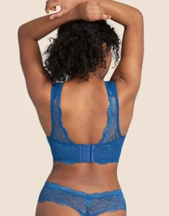 Bralette "Eliana" Ocean -Angebote SUGARSHAPE Store sugarshape bralette eliana ocean back packshot model sand single bhs 75 90 crop 1
