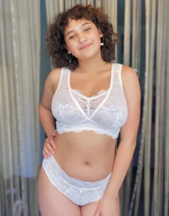 Bralette "Eliana" Powder -Angebote SUGARSHAPE Store sugarshape bralette eliana powder front editorial single full 1