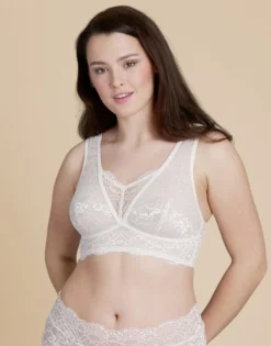 Bralette "Eliana" Powder -Angebote SUGARSHAPE Store sugarshape bralette eliana powder front packshot model sand single bhs 80 07 5 crop 2