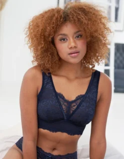 Titelseite -Angebote SUGARSHAPE Store sugarshape bralette eliana velvet navy front editorial single bhs 75 90 crop 1