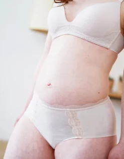 Bralette "Clara" Powder -Angebote SUGARSHAPE Store sugarshape bralette high panty clara powder front editorial single bhs 75 82 5 hs 100 full 2