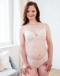 High-Panty "Clara" Powder -Angebote SUGARSHAPE Store sugarshape bralette high panty clara powder front editorial single bhs 75 82 5 hs 100 full 3