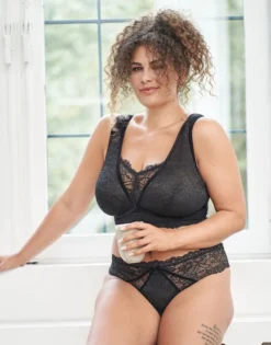 String "Eliana Velvet" Black -Angebote SUGARSHAPE Store sugarshape bralette string eliana velvet black front editorial single bhs 85 107 5 hs 110 full 21