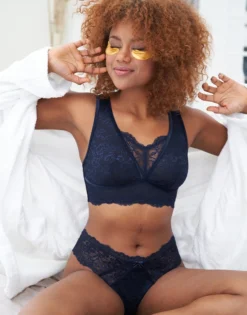 String "Eliana Velvet" Navy -Angebote SUGARSHAPE Store sugarshape bralette string eliana velvet navy front editorial single bhs 75 90 hs 105 full 1 1