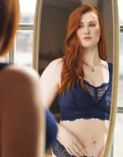Bralette "Eliana Velvet" Navy -Angebote SUGARSHAPE Store sugarshape bralette string eliana velvet navy front editorial single bhs 90 1075 hs 115 full 1