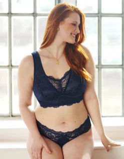 Bralette "Eliana Velvet" Navy -Angebote SUGARSHAPE Store sugarshape bralette string eliana velvet navy front editorial single bhs 90 1075 hs 115 full 4
