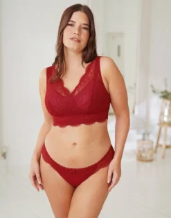 String "Emilia" Burgundy 12 String "Emilia" Burgundy -Angebote SUGARSHAPE Store sugarshape bralette string emilia burgundy front editorial single bhs 85 97 5 hs 105 full 1