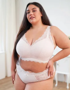 Bralette "Sophia" Powder -Angebote SUGARSHAPE Store sugarshape bralette string sophia powder front editorial single bhs 95 117 5 hs 125 full 2