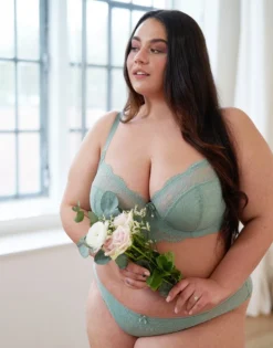 BH "Emilia" Sage -Angebote SUGARSHAPE Store sugarshape halbwattierter bh panty emilia sage front editorial single bhs 95 117 5 hs 125 full 1