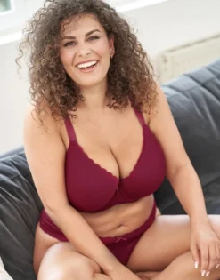 Panty "Pure Basic" Bordeaux -Angebote SUGARSHAPE Store sugarshape panty pure basic bordeaux front editorial single full 1