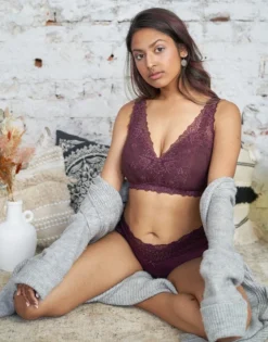Panty "Pure Lace" Maroon -Angebote SUGARSHAPE Store sugarshape panty pure lace maroon front editorial single full 4