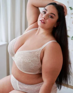 Panty "Valerie" Cream 10 Panty "Valerie" Cream -Angebote SUGARSHAPE Store sugarshape plunge bh panty valerie cream front editorial single bhs 95 117 5 hs 125 full 5