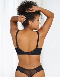 BH "Clara Lace" Black -Angebote SUGARSHAPE Store sugarshape spitzen bh clara lace back editorial single crop 01