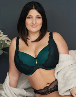 BH "Pure Divine" Peacock -Angebote SUGARSHAPE Store sugarshape spitzen bh pure divine peacock front editorial single ms 90 115 crop 1