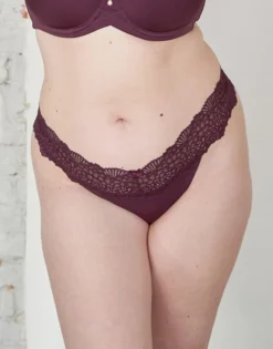 String "Pure Lace" Maroon