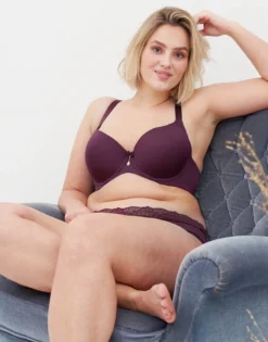 BH "Pure Lace" Maroon -Angebote SUGARSHAPE Store sugarshape t shirt bh panty pure lace maroon front editorial single bhs 80 97 5 hs 110 full 3