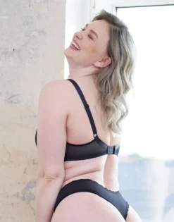 String "Pure Basic" Black -Angebote SUGARSHAPE Store sugarshape t shirt bh string pure basic black front editorial single full back 1