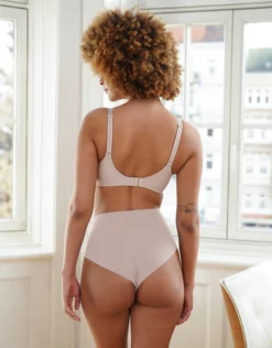 BH "True" Sand -Angebote SUGARSHAPE Store sugarshape t shirt bh true sand back editorial single full 1